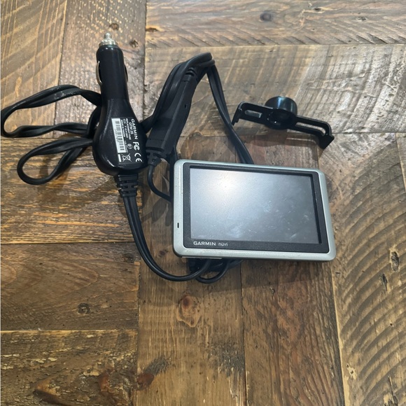 Garmin Nuvi 1350 Series Portable GPS Navigator with GTM 25 cord - Picture 1 of 5
